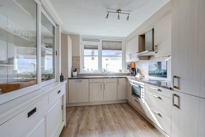 Photo 4 of Erik Satiestraat 17