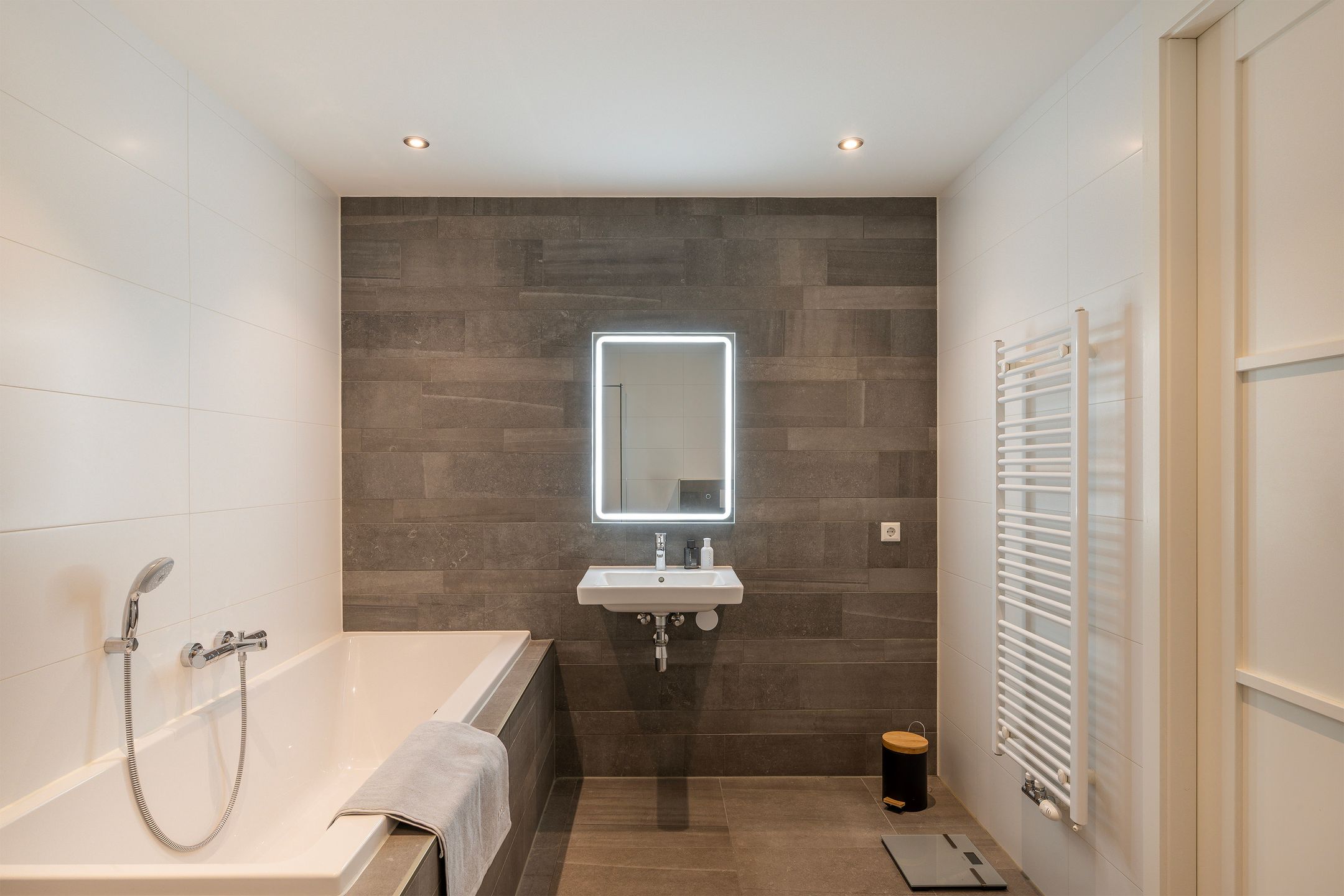 Foto 33 van De Monchyplein 105