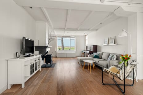 Neck 12 tertiary image