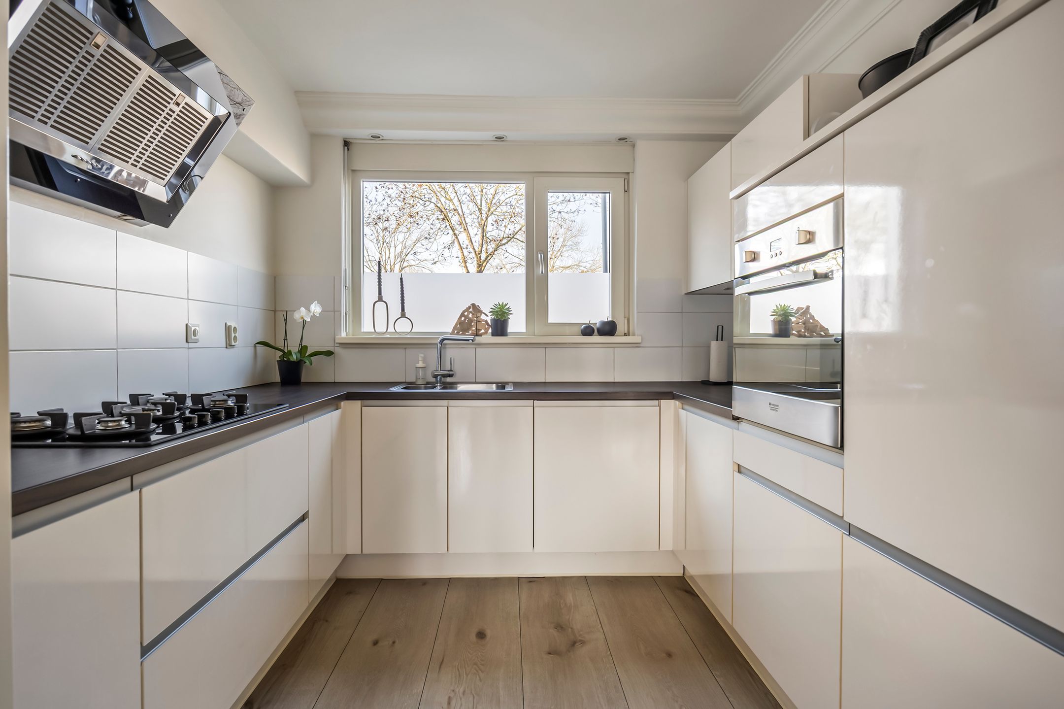 Photo 6 of Hendrika van Tussenbroekstraat 8