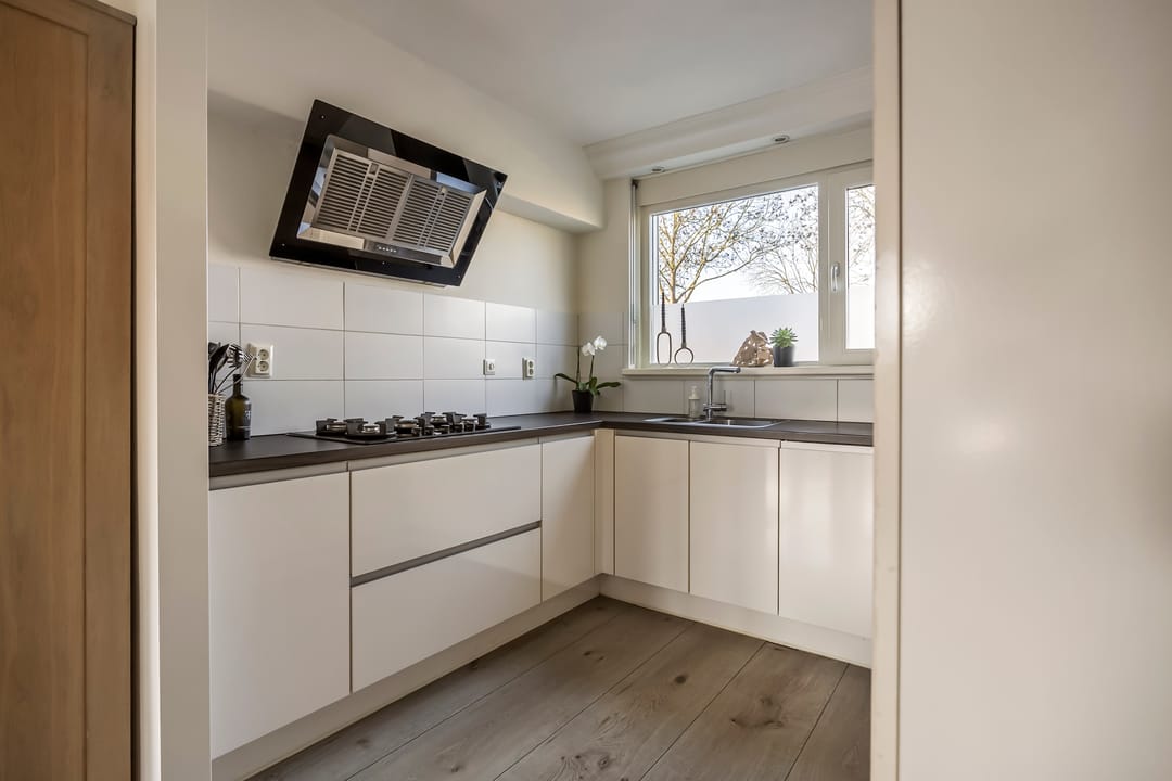 Photo 7 of Hendrika van Tussenbroekstraat 8