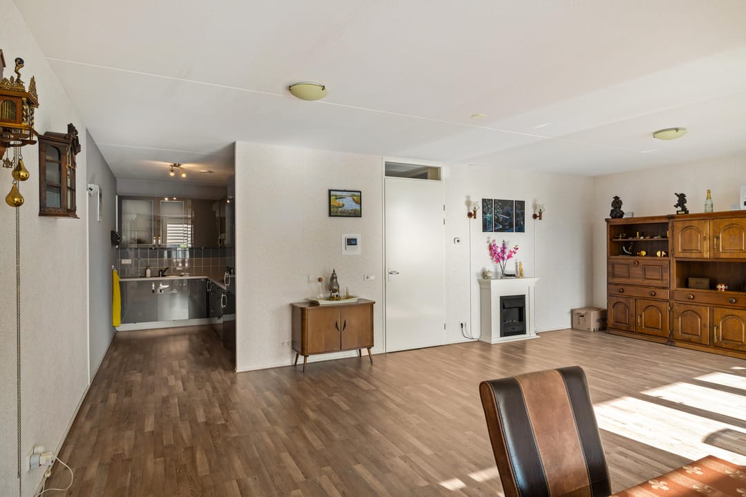 Spacious Apartment with Private Parking and Balcony in Groningen — 13