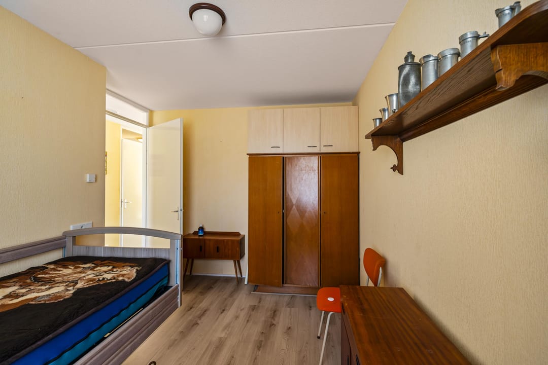 Spacious Apartment with Private Parking and Balcony in Groningen — 23