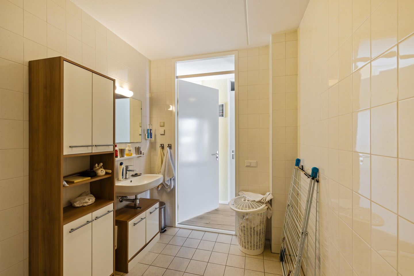 Spacious Apartment with Private Parking and Balcony in Groningen — 25
