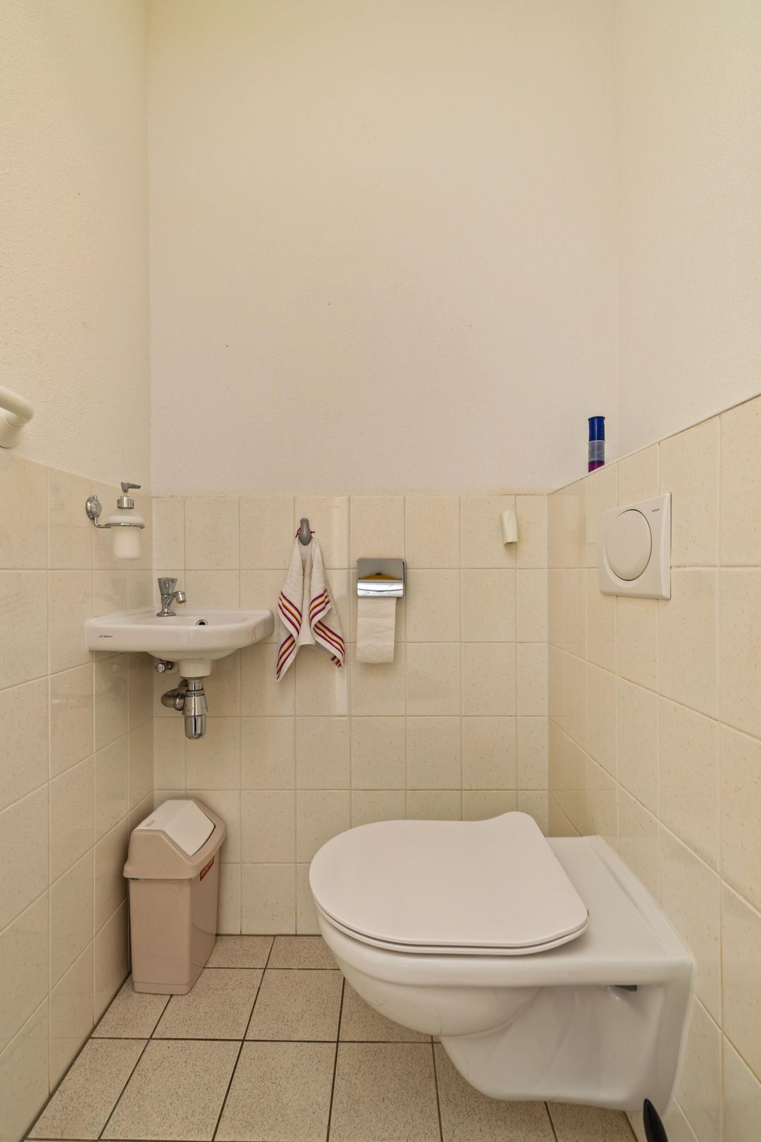 Spacious Apartment with Private Parking and Balcony in Groningen — 26