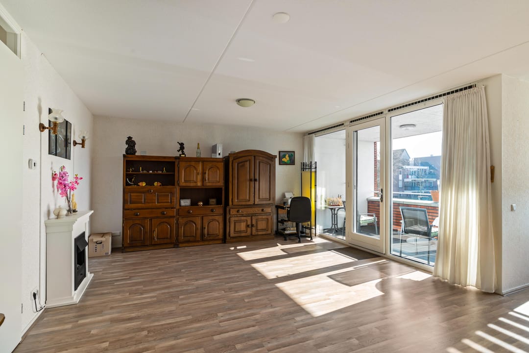 Spacious Apartment with Private Parking and Balcony in Groningen — 16