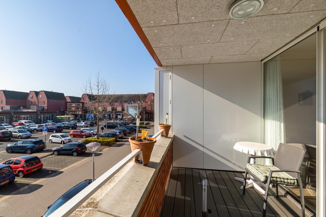 Spacious Apartment with Private Parking and Balcony in Groningen — 17