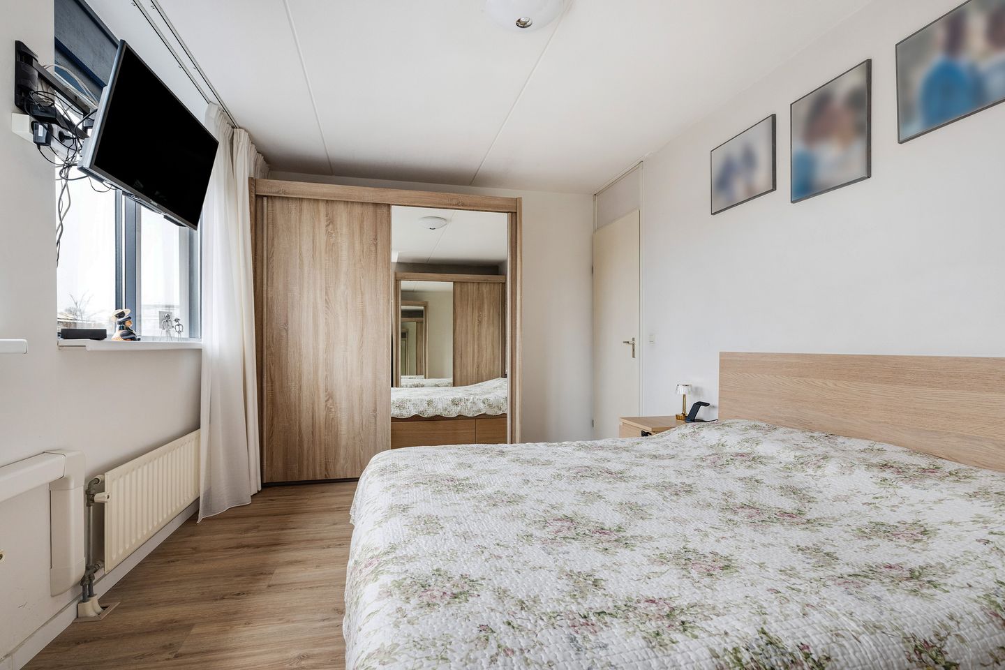 Spacious terraced house with 5 bedrooms and 2 bathrooms in Barendrecht — 13