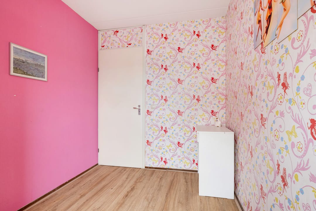 Spacious terraced house with 5 bedrooms and 2 bathrooms in Barendrecht — 15