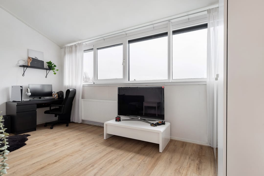 Spacious terraced house with 5 bedrooms and 2 bathrooms in Barendrecht — 21