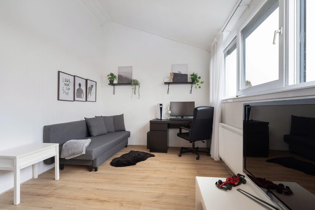Spacious terraced house with 5 bedrooms and 2 bathrooms in Barendrecht — 22