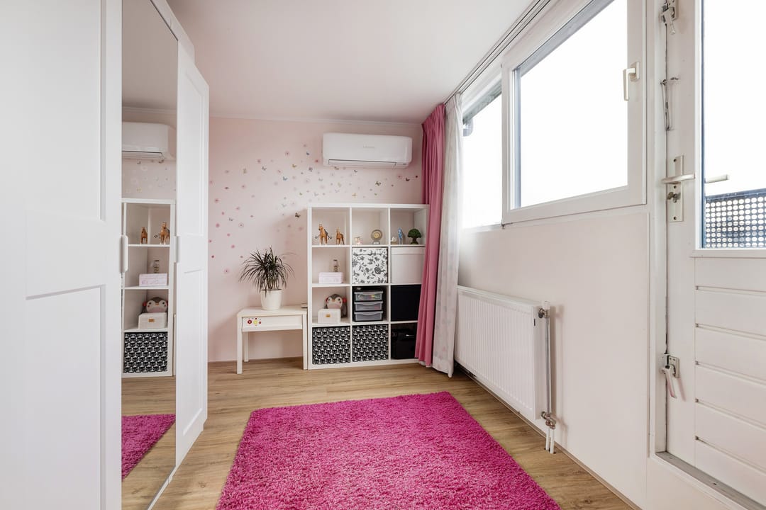 Spacious terraced house with 5 bedrooms and 2 bathrooms in Barendrecht — 25