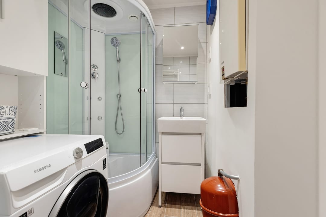 Spacious terraced house with 5 bedrooms and 2 bathrooms in Barendrecht — 27