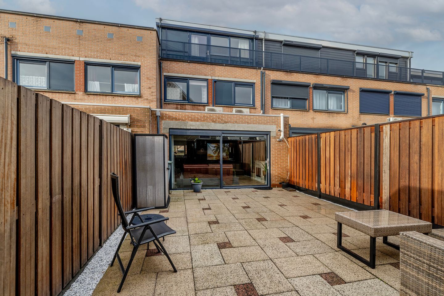 Spacious terraced house with 5 bedrooms and 2 bathrooms in Barendrecht — 28