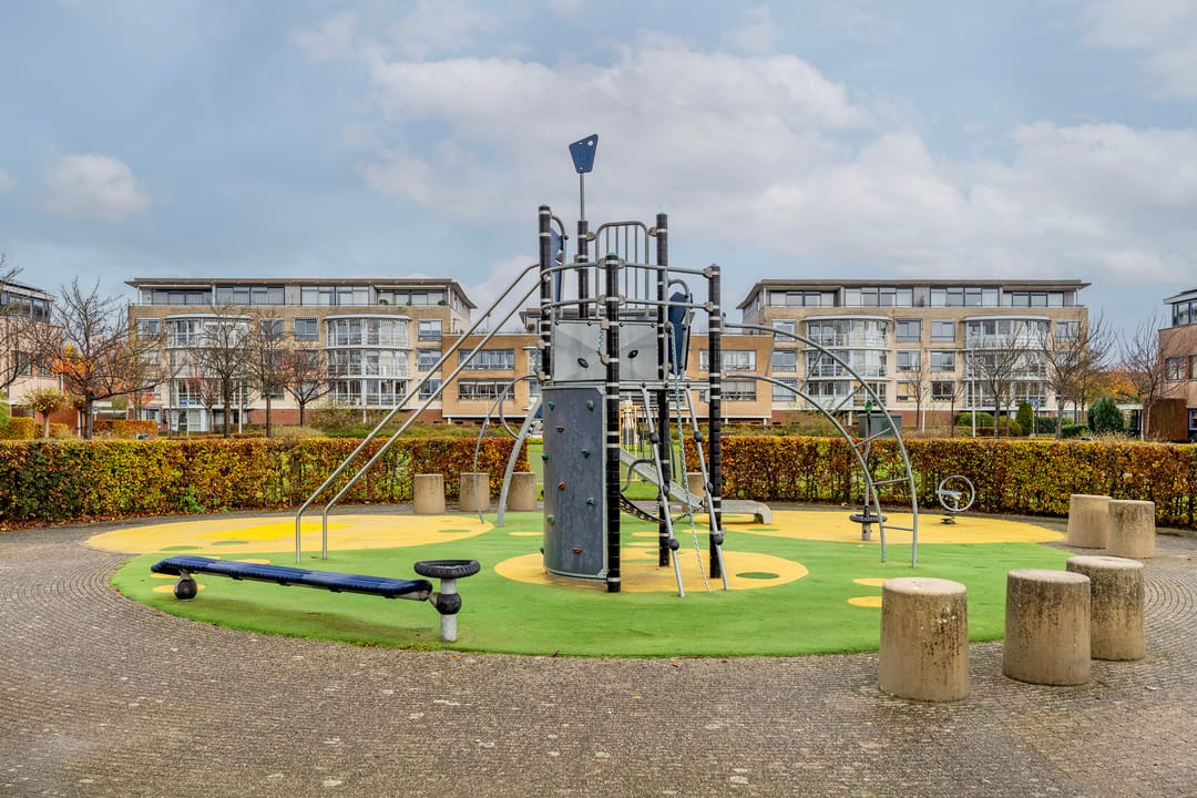 Spacious terraced house with 5 bedrooms and 2 bathrooms in Barendrecht — 30