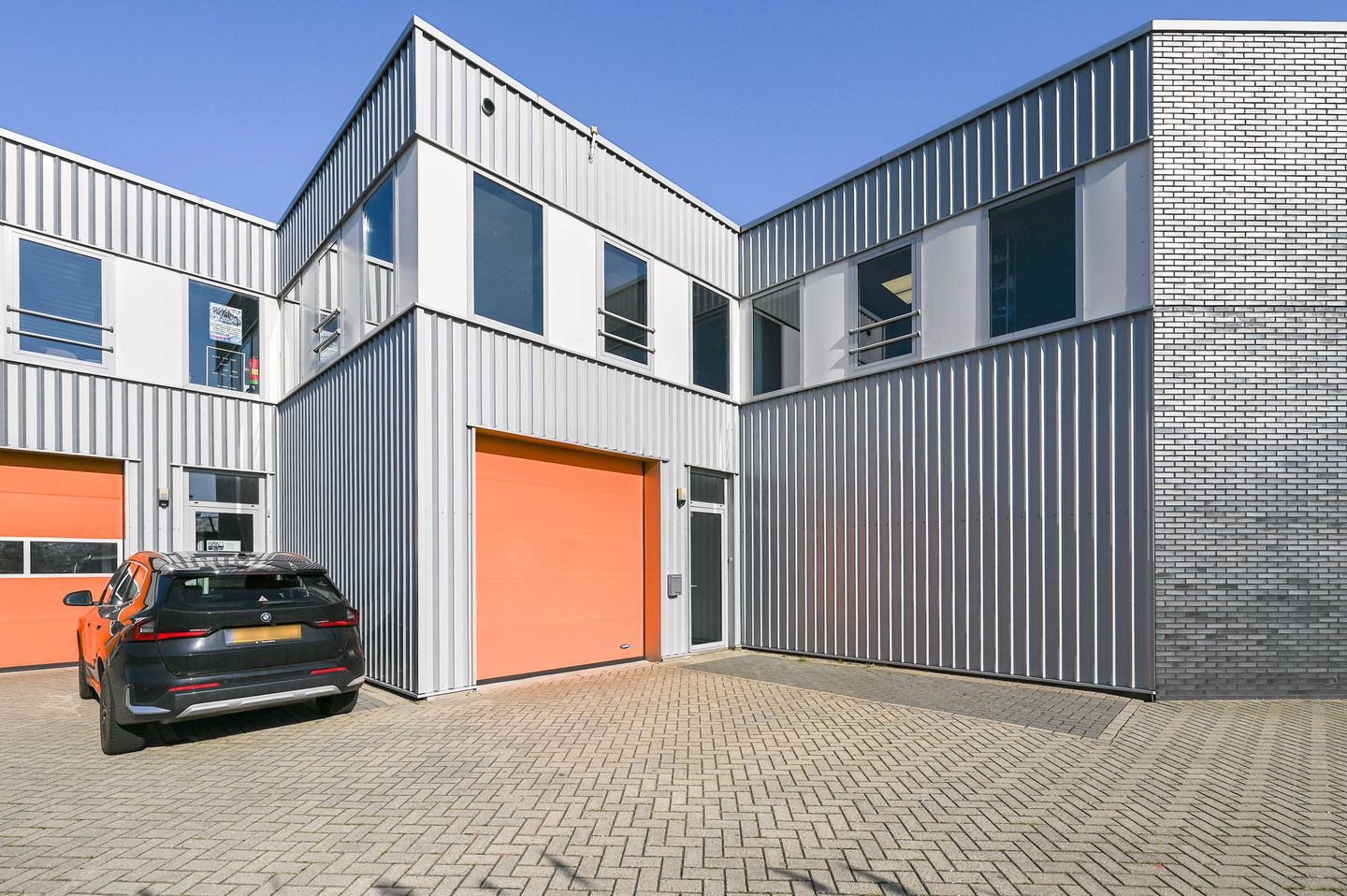 Bekijk foto 3 van Vrouw Avenweg 704