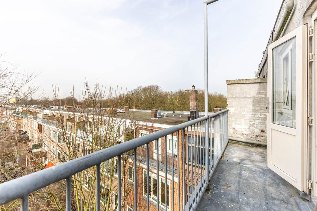 Modern 3-Room Apartment with Water Views in Schiedam Center — 15