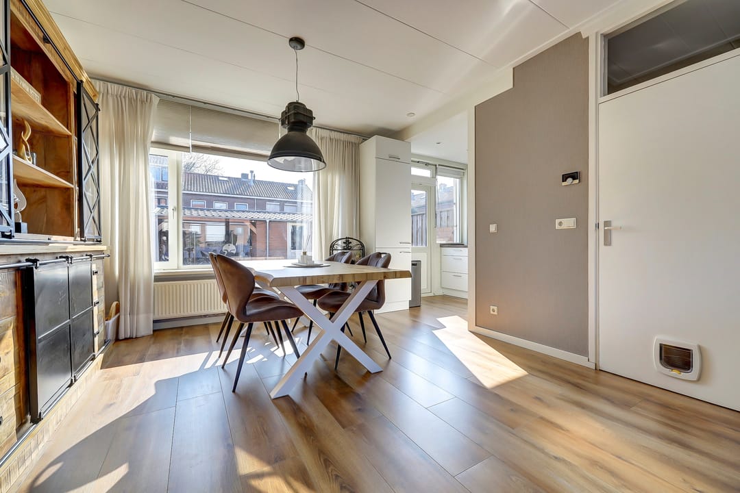 Photo 8 of Alexander Verhuellstraat 47