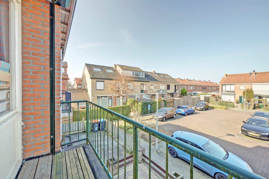 Photo 32 of Alexander Verhuellstraat 47