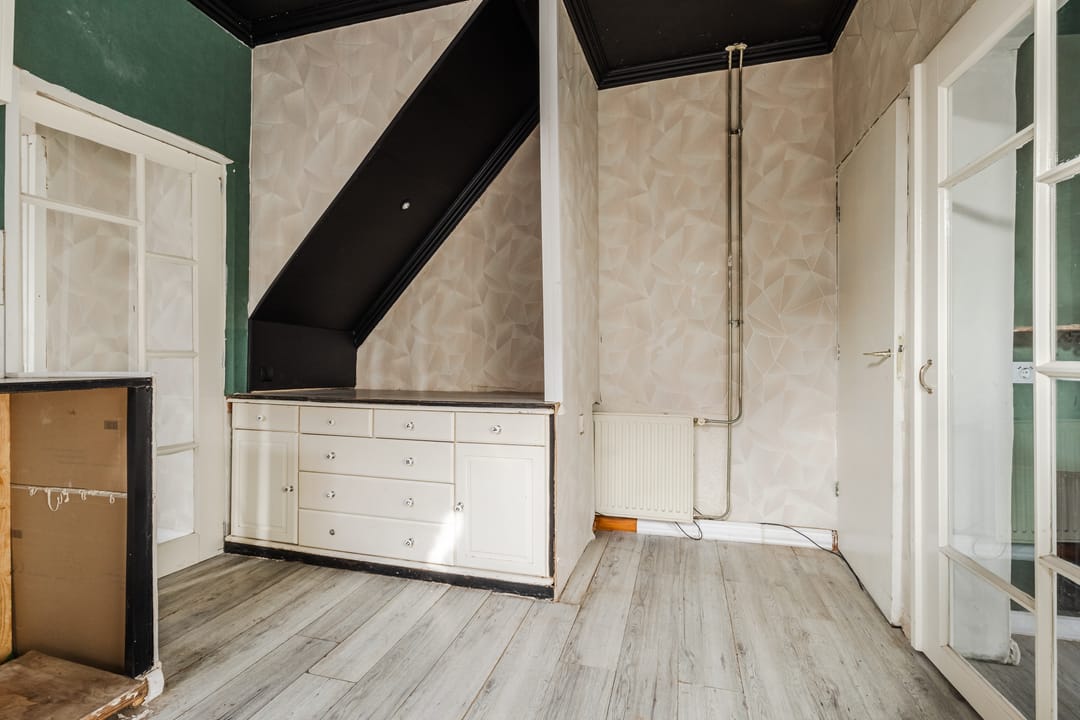 Spacious character home with renovation potential from 1939 — 16