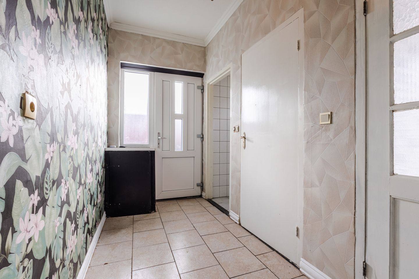 Spacious character home with renovation potential from 1939 — 19