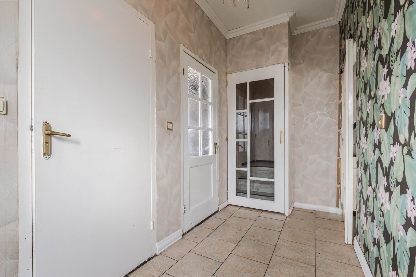 Spacious character home with renovation potential from 1939 — 18