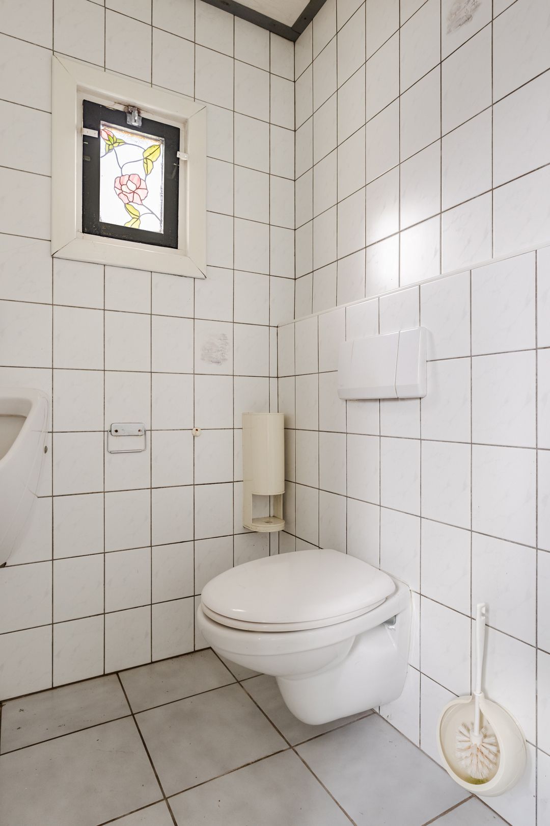 Spacious character home with renovation potential from 1939 — 21
