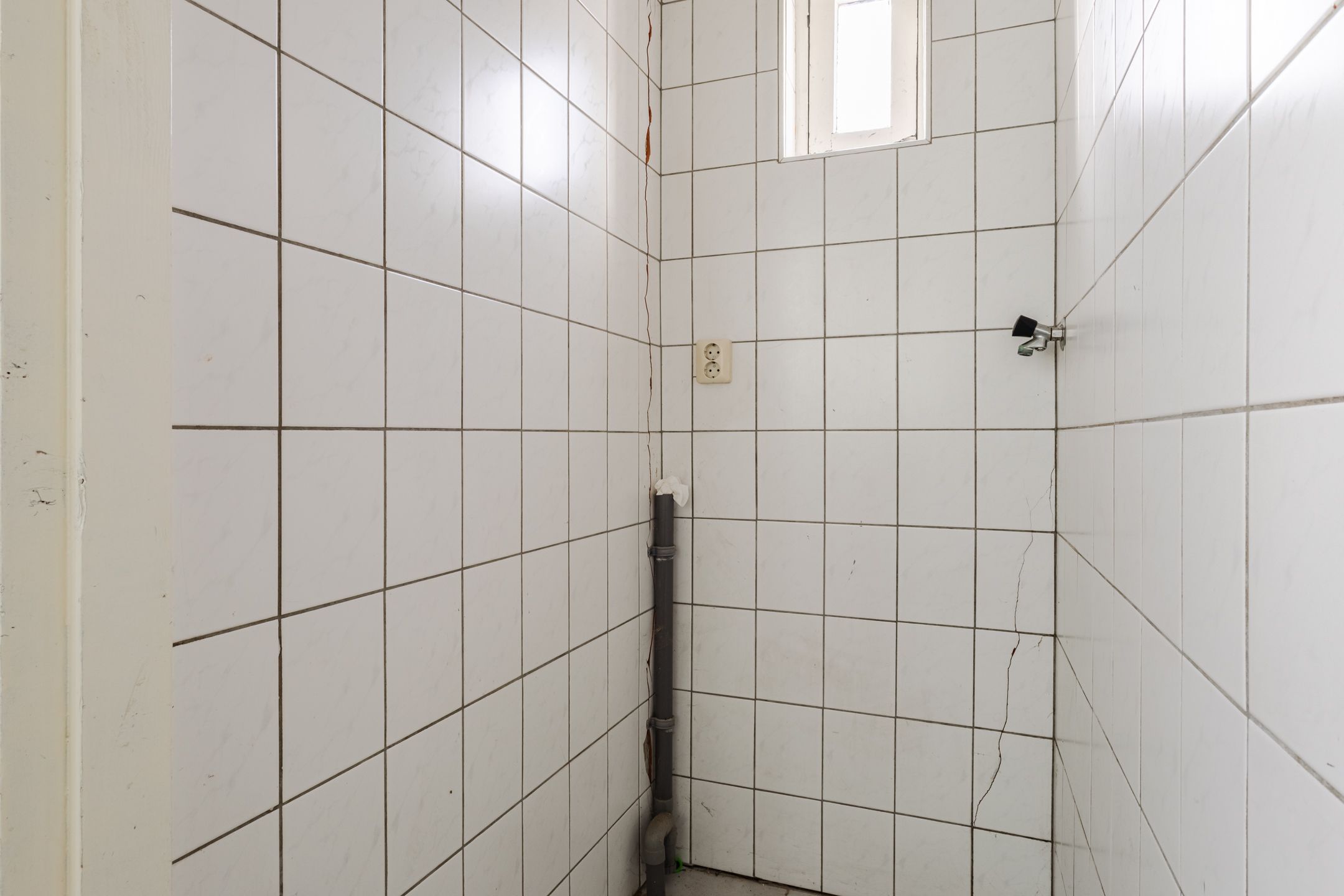 Spacious character home with renovation potential from 1939 — 23