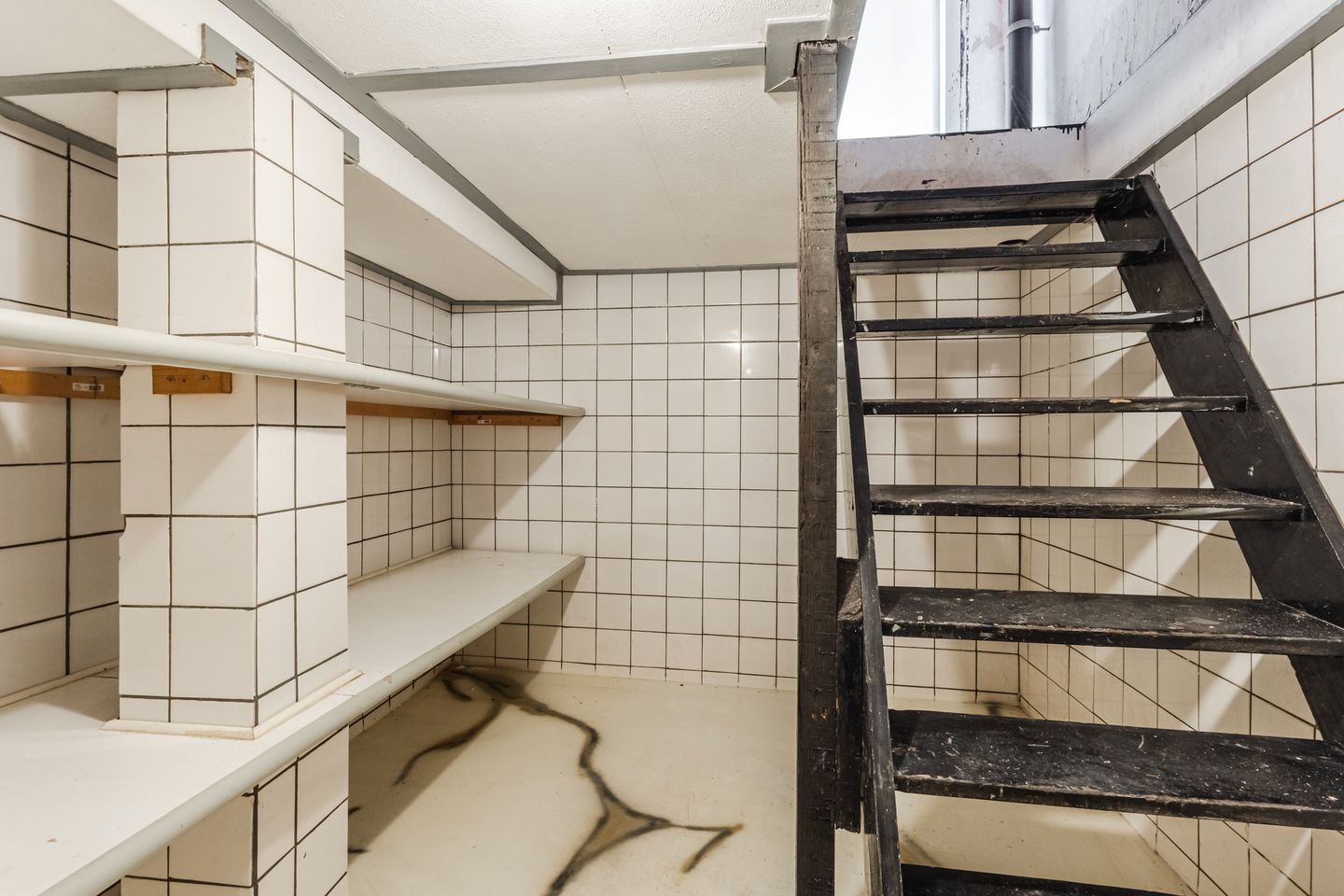 Spacious character home with renovation potential from 1939 — 24