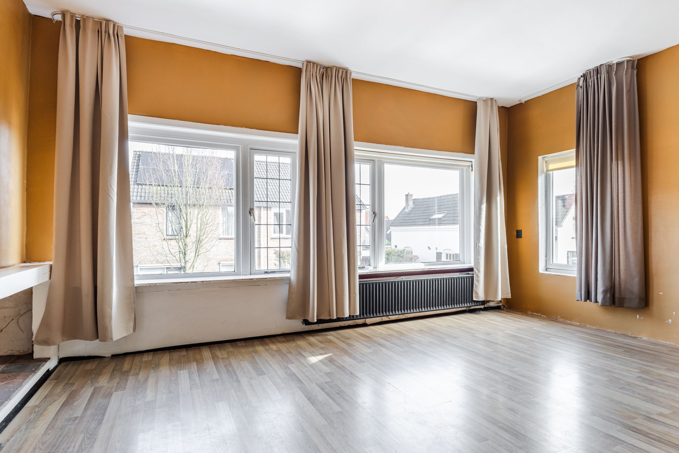 Spacious character home with renovation potential from 1939 — 26
