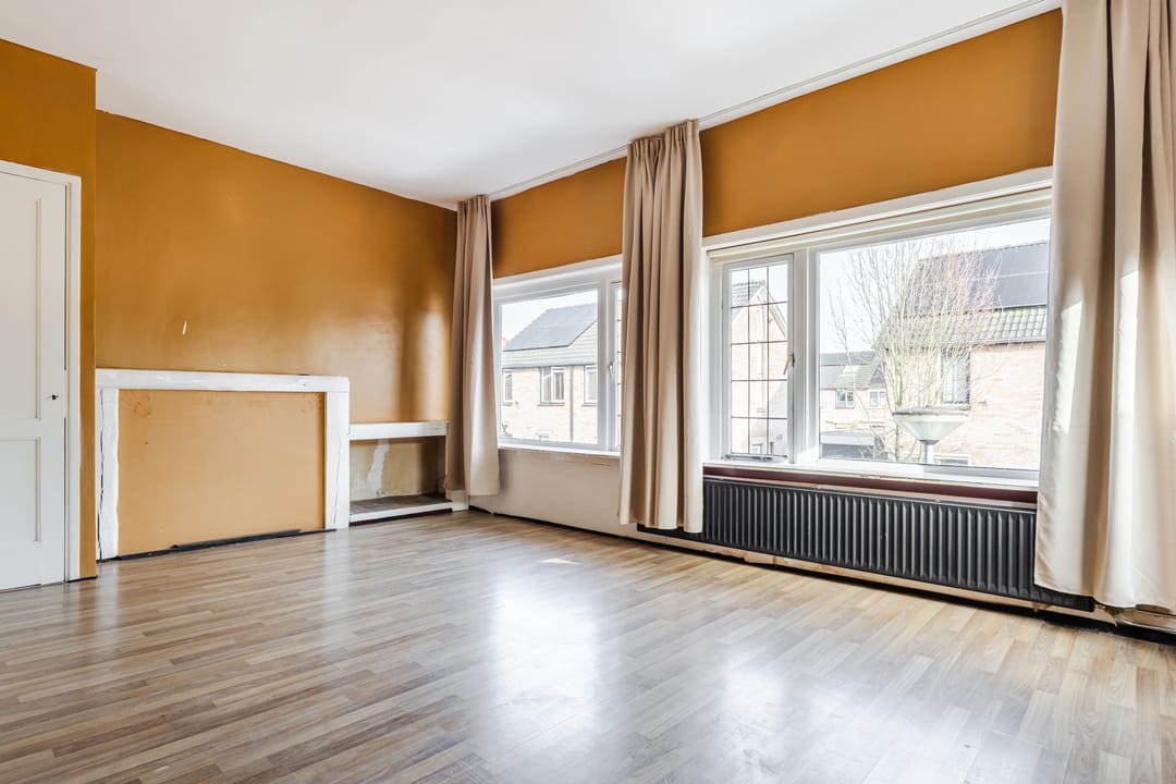 Spacious character home with renovation potential from 1939 — 27