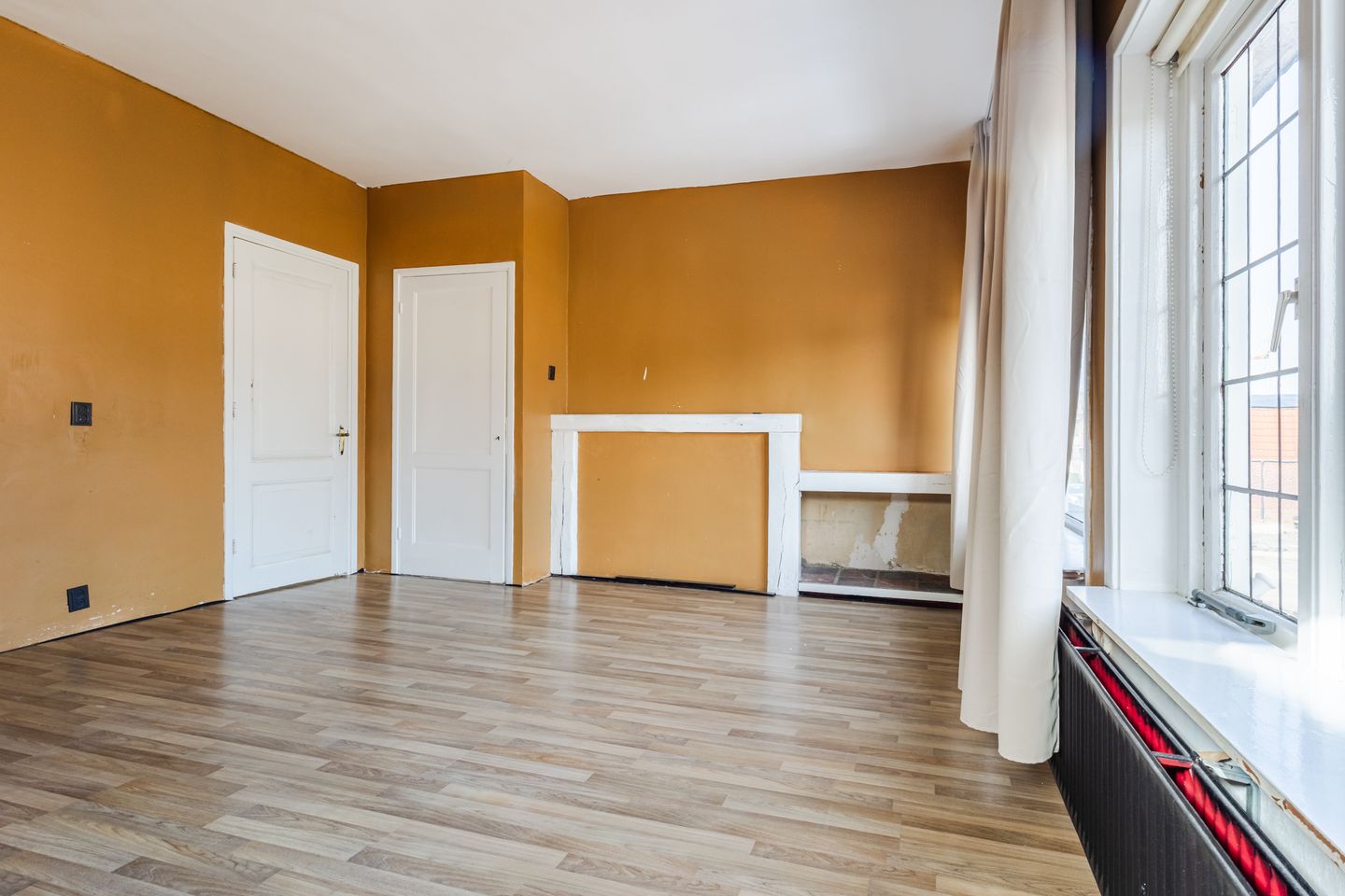 Spacious character home with renovation potential from 1939 — 28