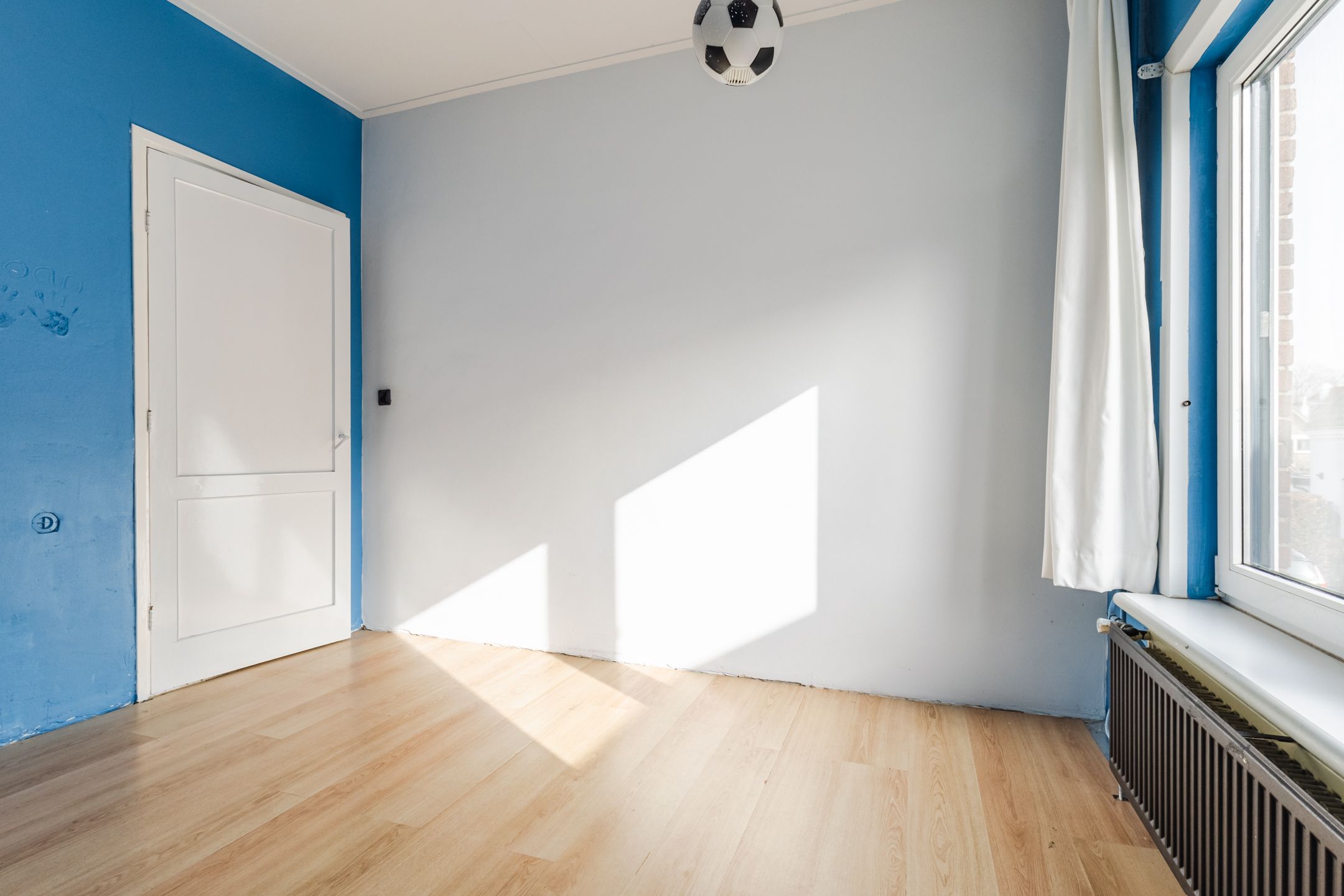 Spacious character home with renovation potential from 1939 — 32