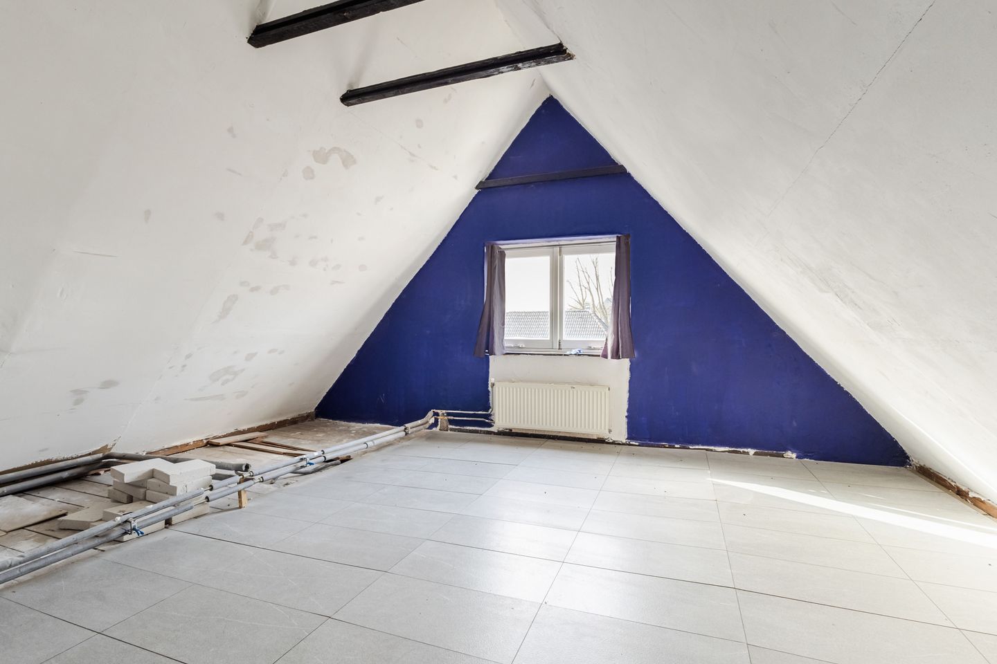 Spacious character home with renovation potential from 1939 — 47