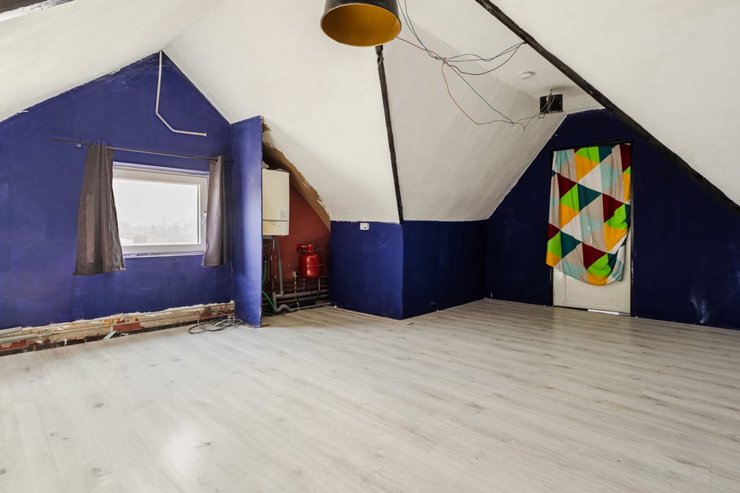 Spacious character home with renovation potential from 1939 — 50