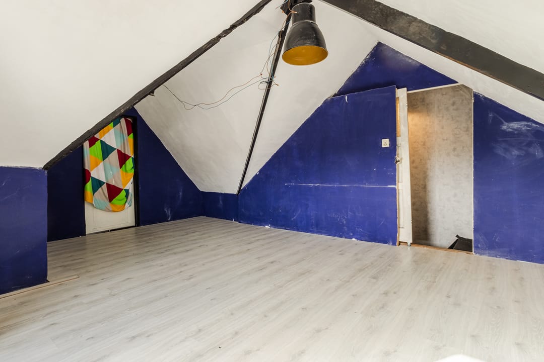 Spacious character home with renovation potential from 1939 — 51