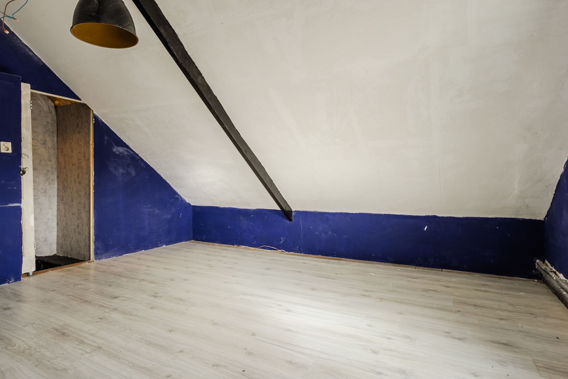 Spacious character home with renovation potential from 1939 — 52