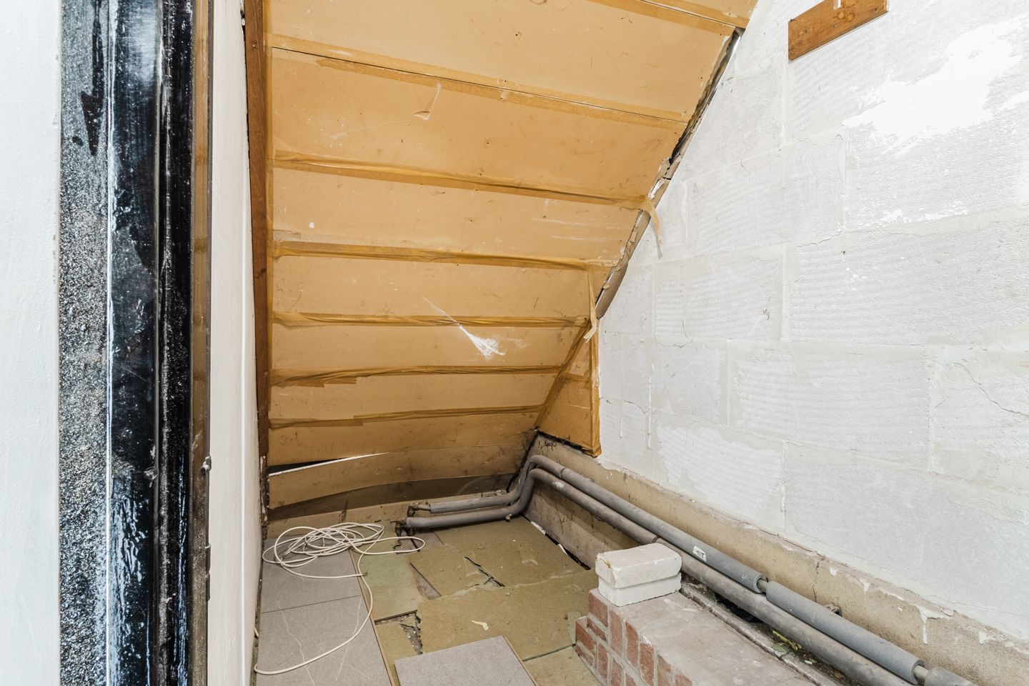 Spacious character home with renovation potential from 1939 — 53