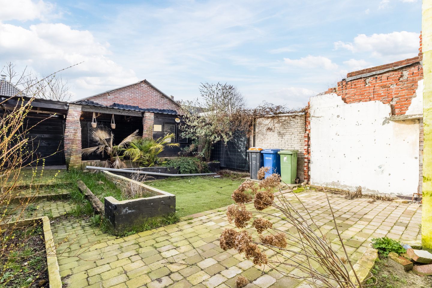 Spacious character home with renovation potential from 1939 — 57