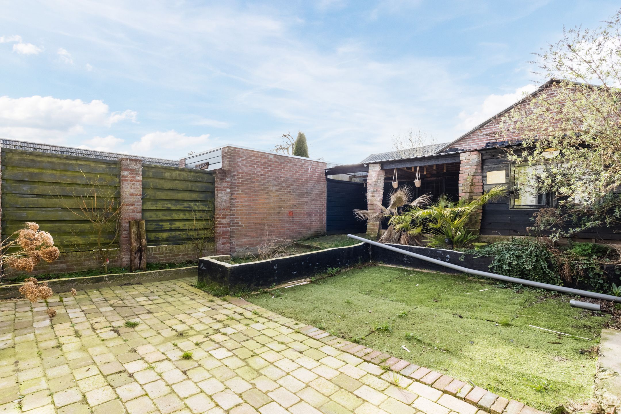 Spacious character home with renovation potential from 1939 — 58