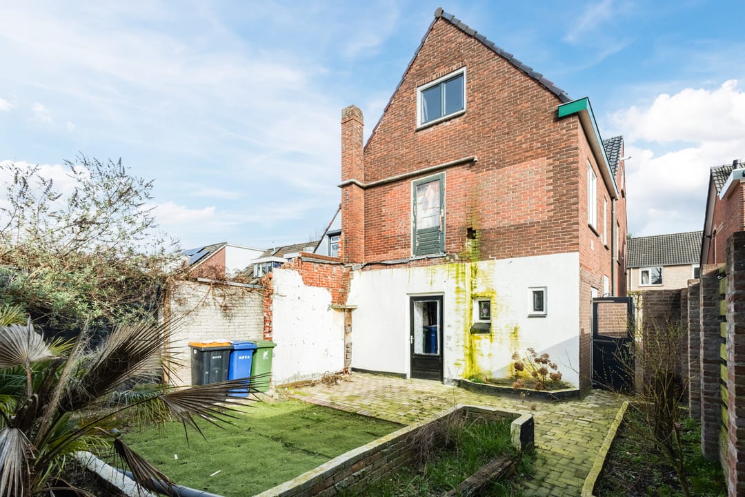 Spacious character home with renovation potential from 1939 — 60