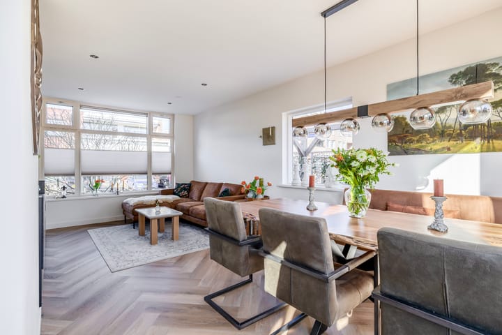 Photo 2 of Anna van Burenstraat 13