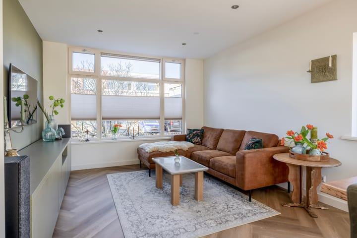 Photo 3 of Anna van Burenstraat 13