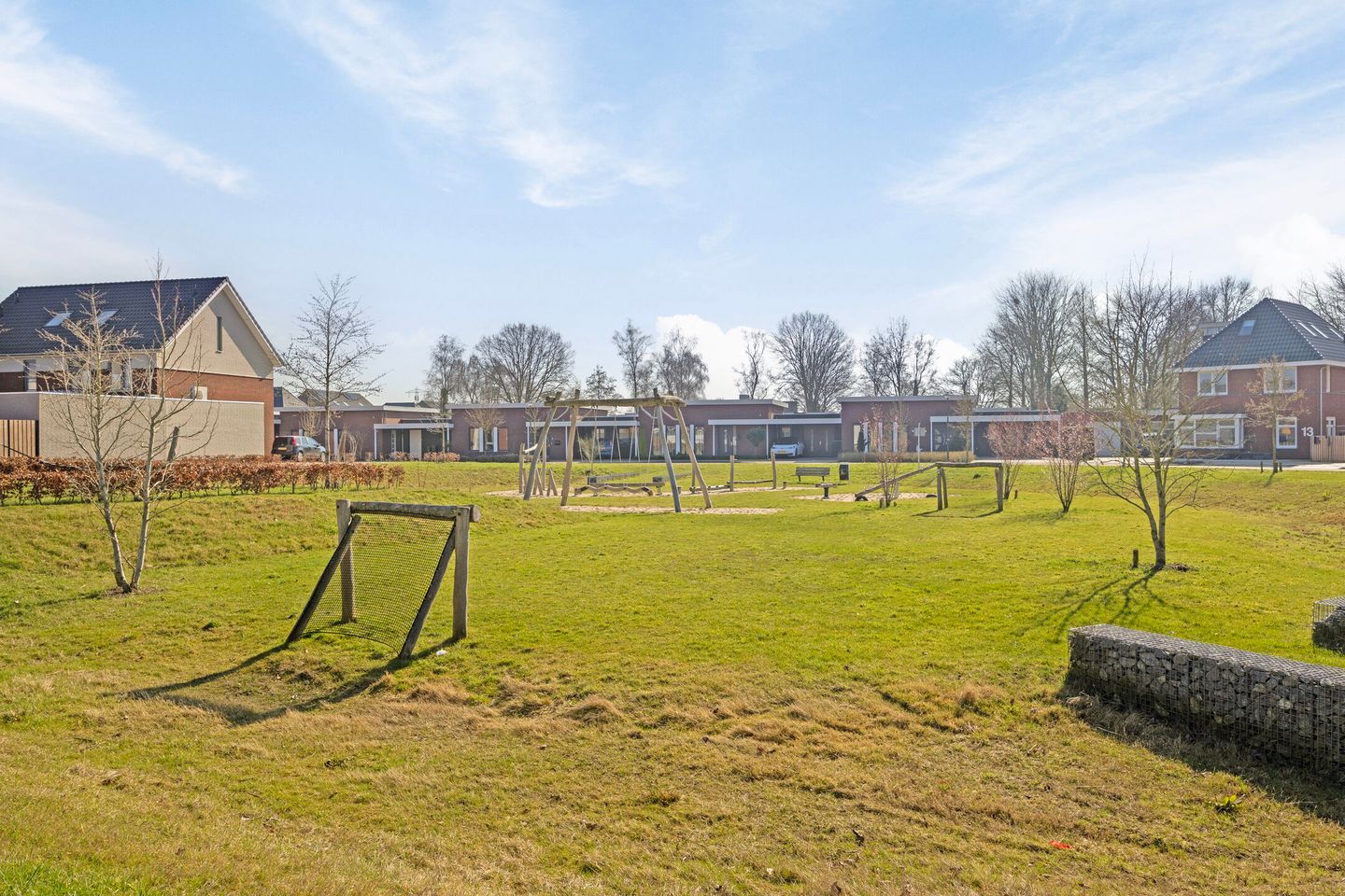 View photo 2 of Delst 5