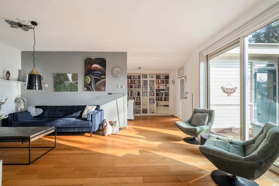 Spacious living with a dream garden in green Heiloo — 15