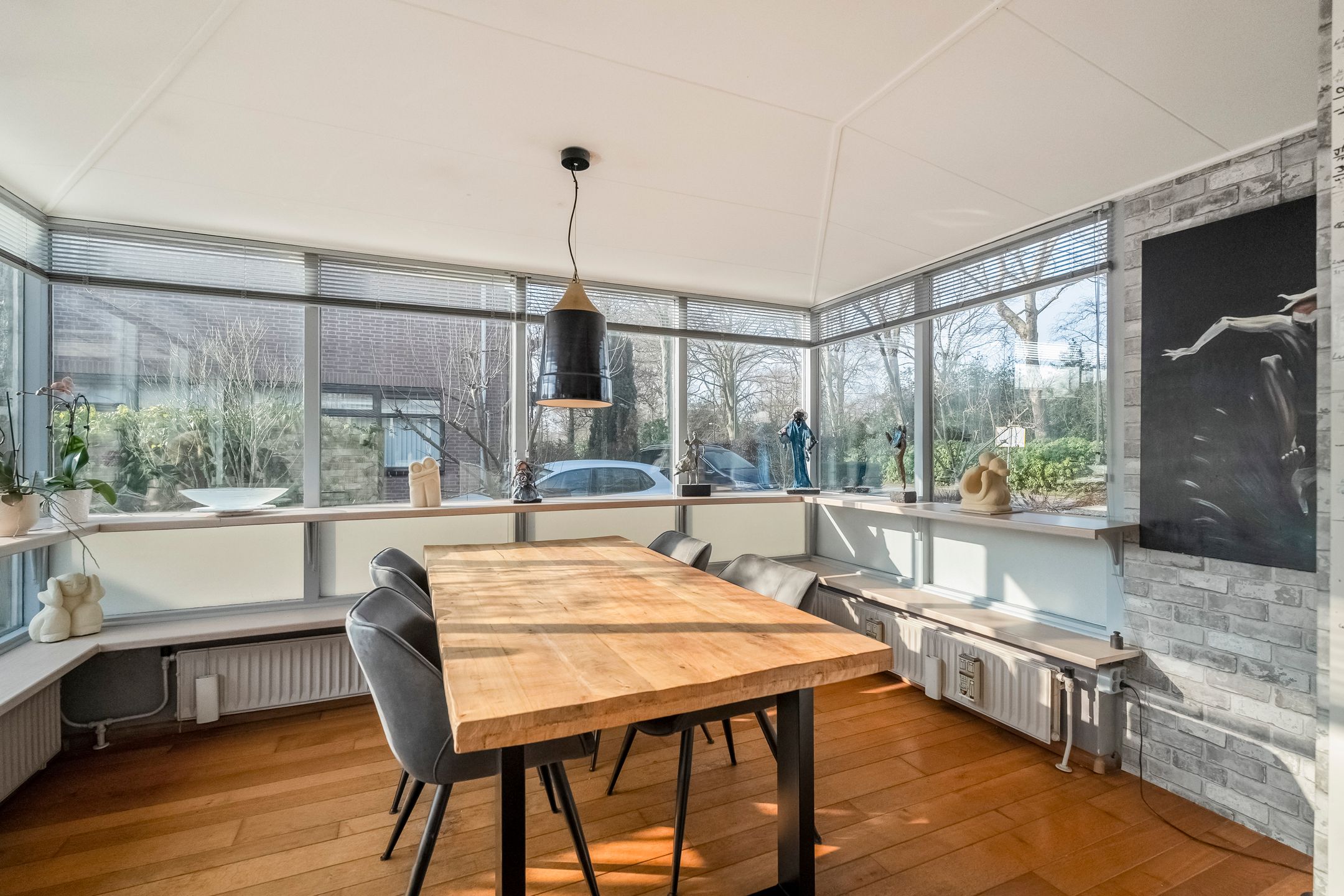 Spacious living with a dream garden in green Heiloo — 16