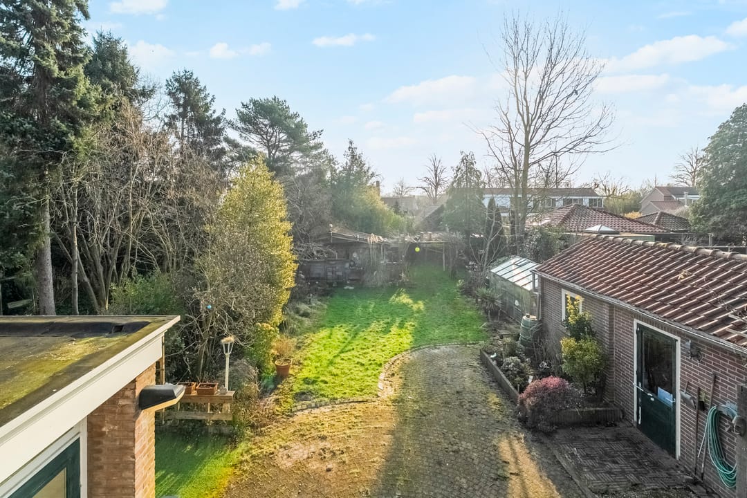 Spacious living with a dream garden in green Heiloo — 26