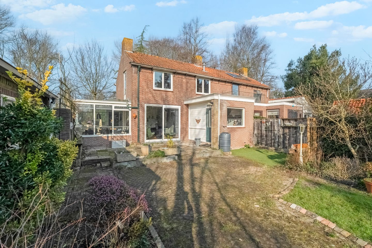 Spacious living with a dream garden in green Heiloo — 32