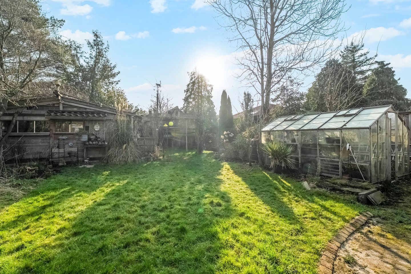 Spacious living with a dream garden in green Heiloo — 33