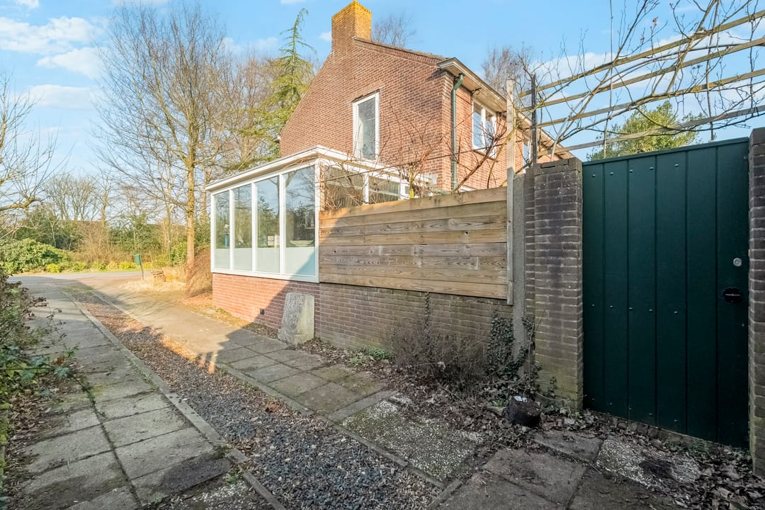 Spacious living with a dream garden in green Heiloo — 39